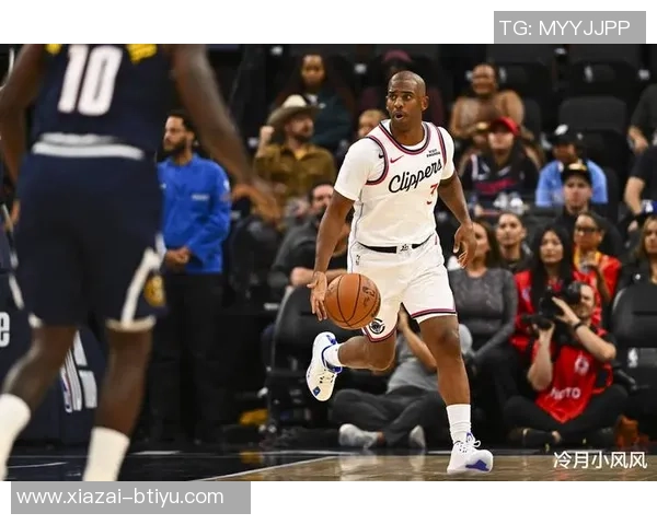 快船备战广州训练照曝光保罗小卡哈登科林斯齐聚场上展现默契 快船备战广州训练照曝光保罗小卡哈登科林斯齐聚场上展现默契